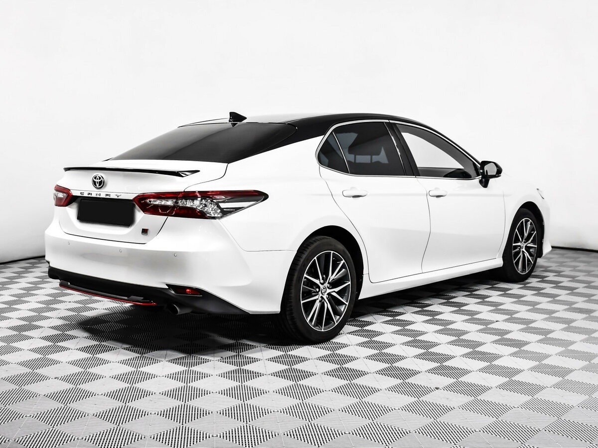 Toyota Camry с пробегом — 2021 год. Фото: #3
