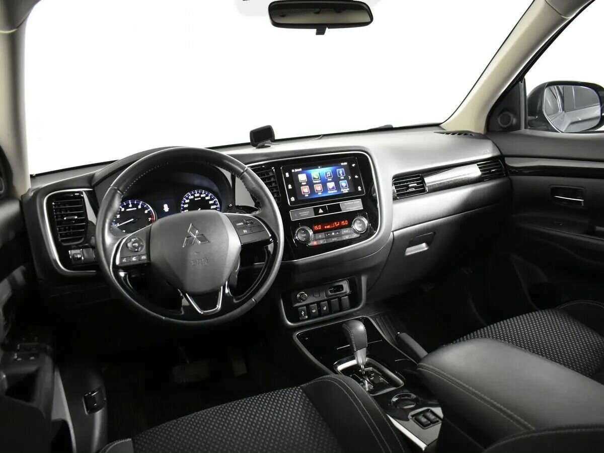 Mitsubishi Outlander с пробегом — 2019 год. Фото: #6