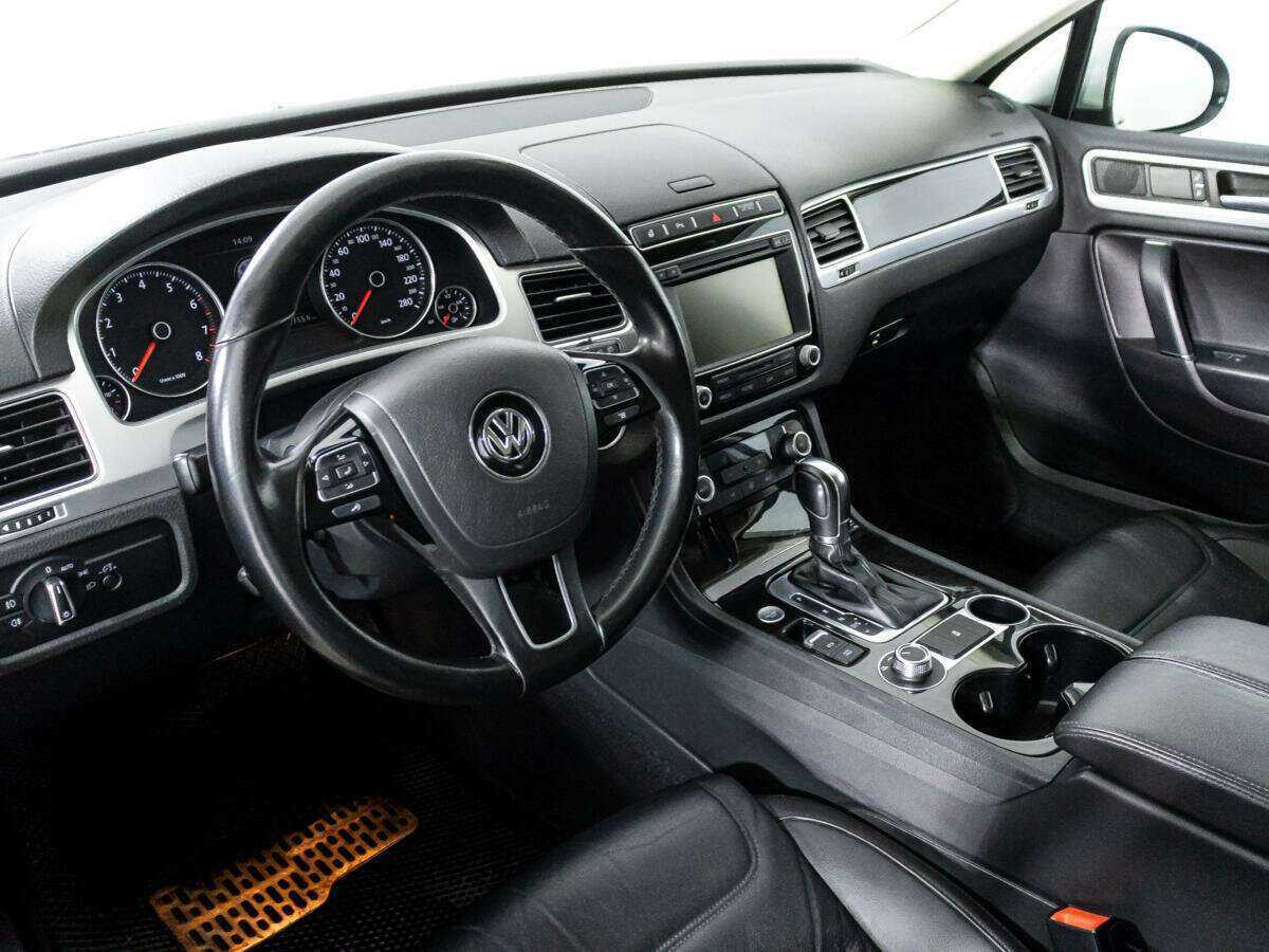 Volkswagen Touareg с пробегом — 2015 год. Фото: #8