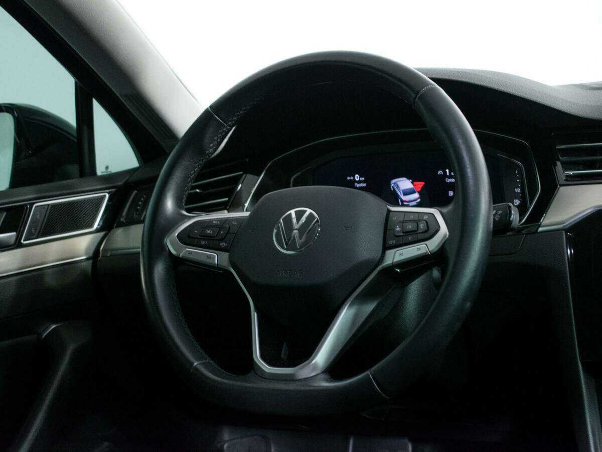 Volkswagen Passat с пробегом — 2021 год. Фото: #12