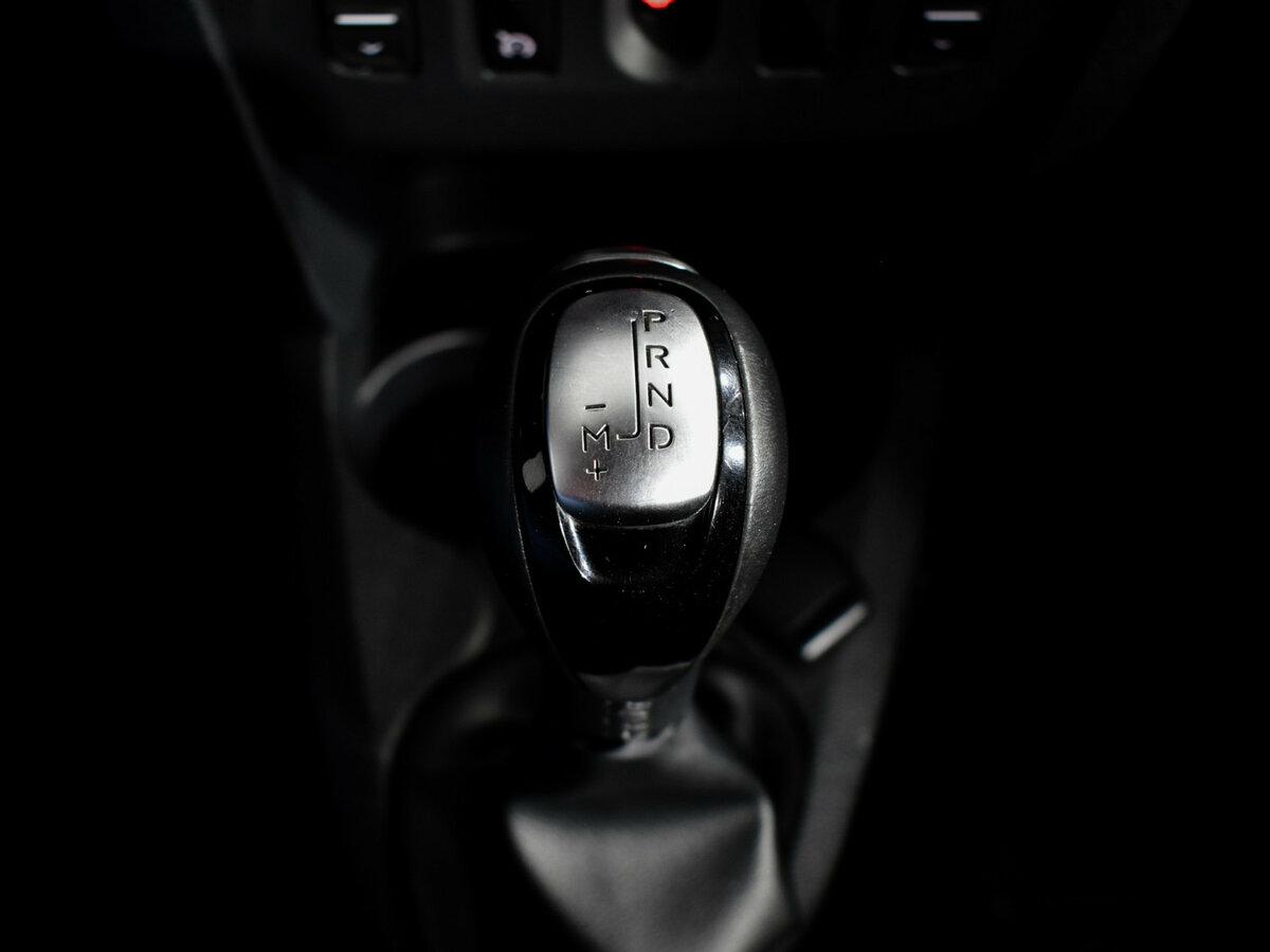 Renault Sandero с пробегом — 2016 год. Фото: #15