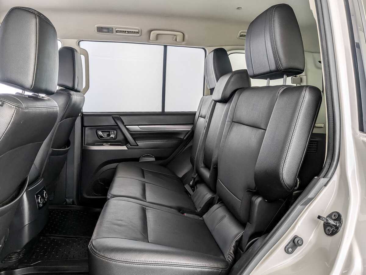 Mitsubishi Pajero с пробегом — 2019 год. Фото: #11