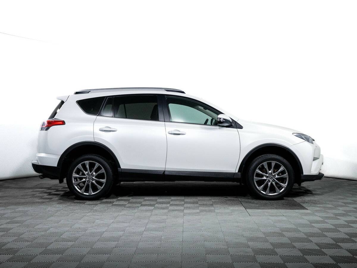Toyota RAV4 с пробегом — 2018 год. Фото: #3