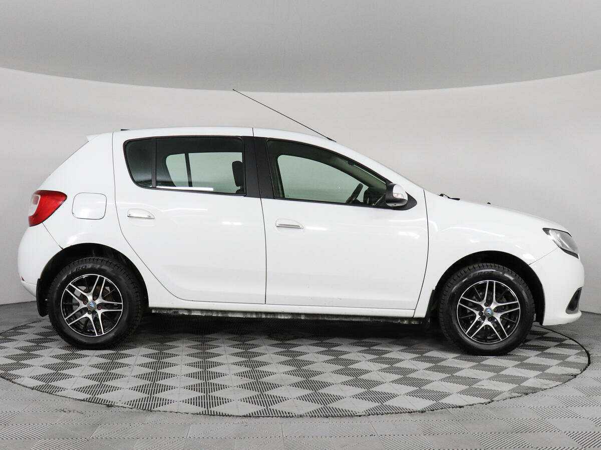 Renault Sandero с пробегом — 2014 год. Фото: #3