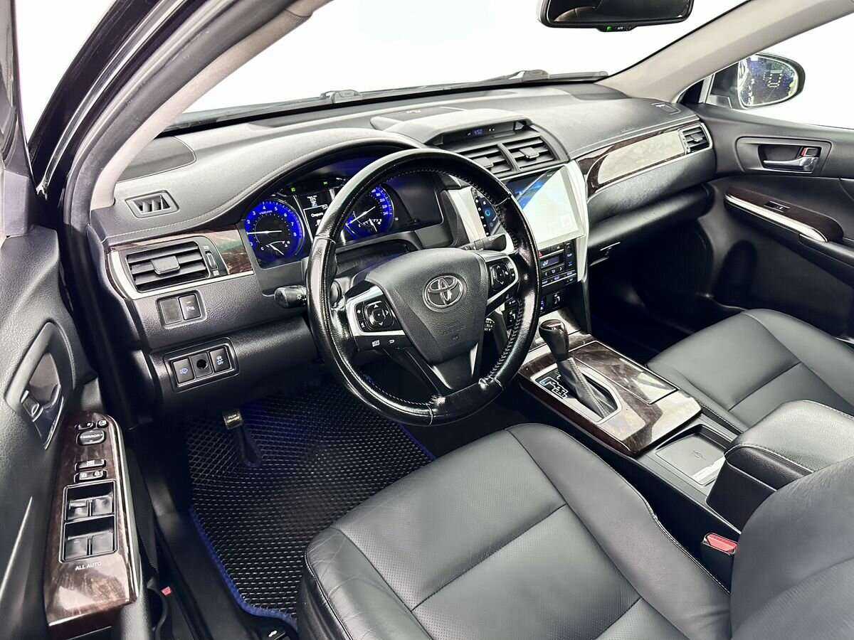 Toyota Camry с пробегом — 2016 год. Фото: #6