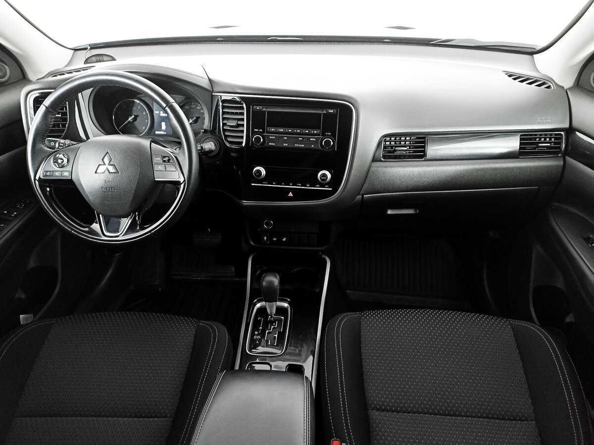 Mitsubishi Outlander с пробегом — 2021 год. Фото: #10