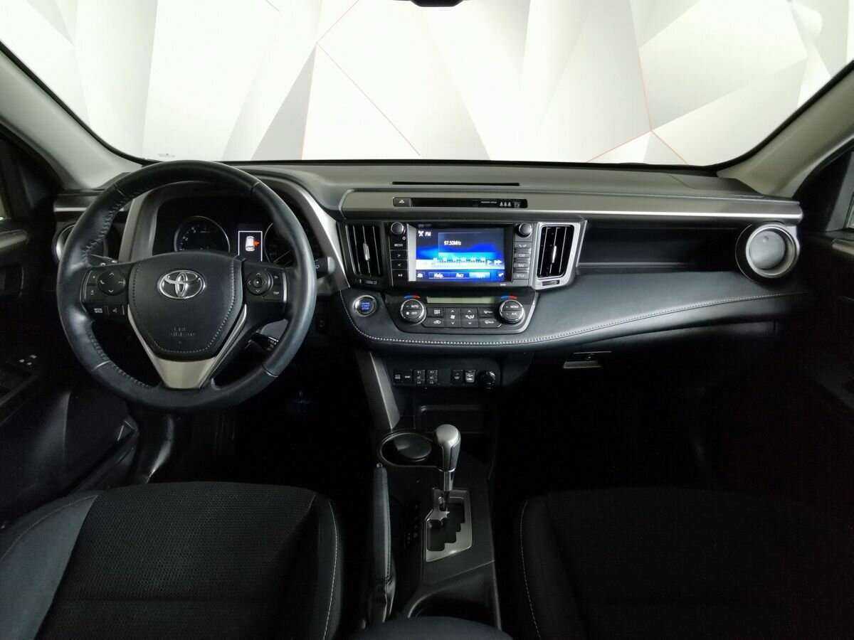 Toyota RAV4 с пробегом — 2018 год. Фото: #9