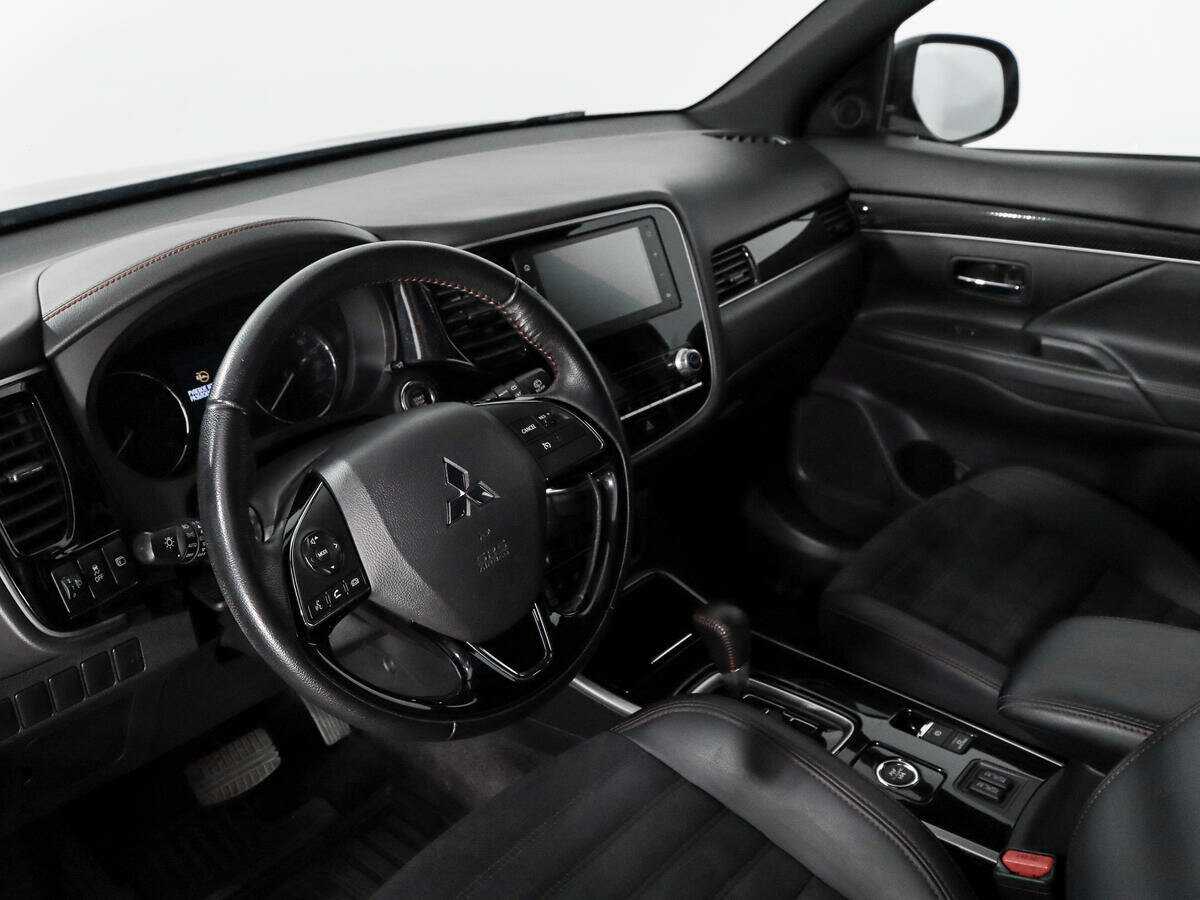 Mitsubishi Outlander с пробегом — 2020 год. Фото: #8