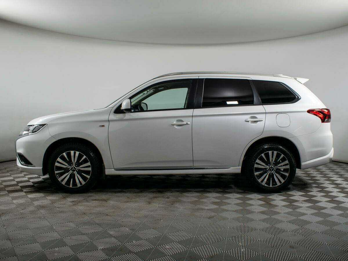 Mitsubishi Outlander с пробегом — 2022 год. Фото: #7