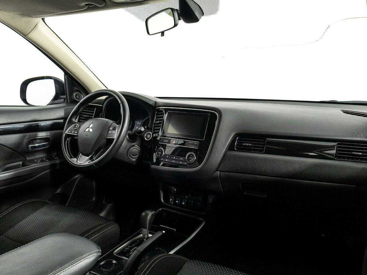 Mitsubishi Outlander с пробегом — 2019 год. Фото: #8