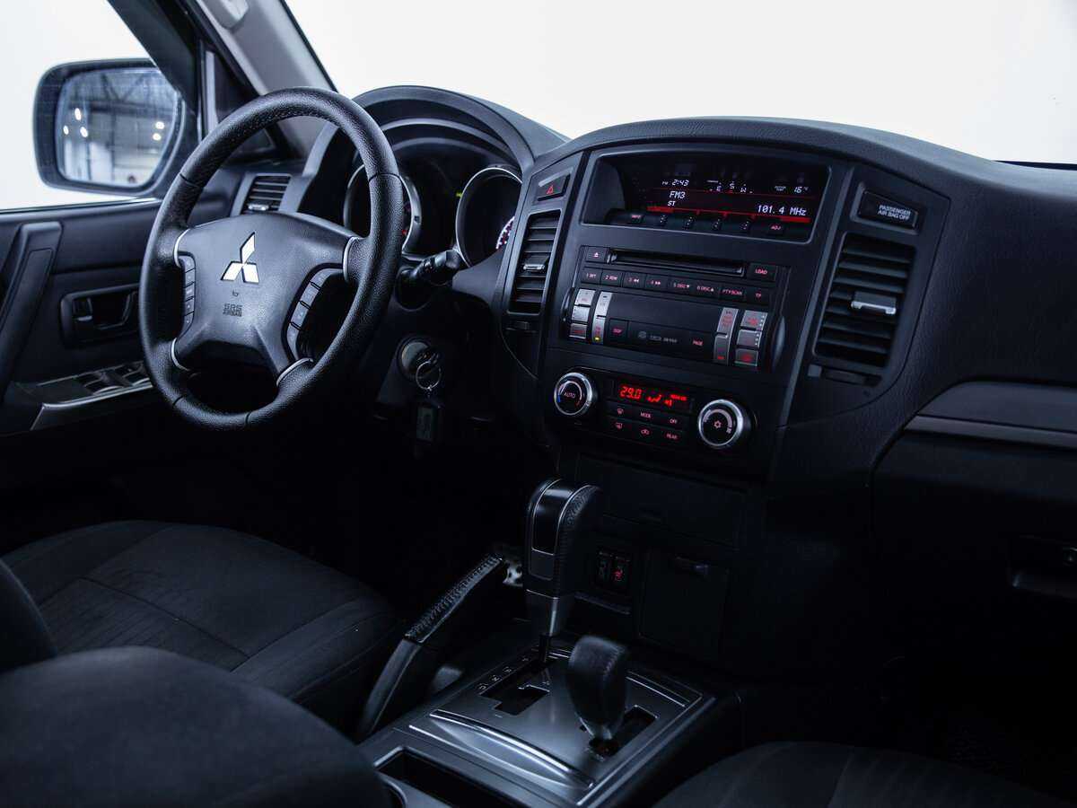 Mitsubishi Pajero с пробегом — 2012 год. Фото: #7