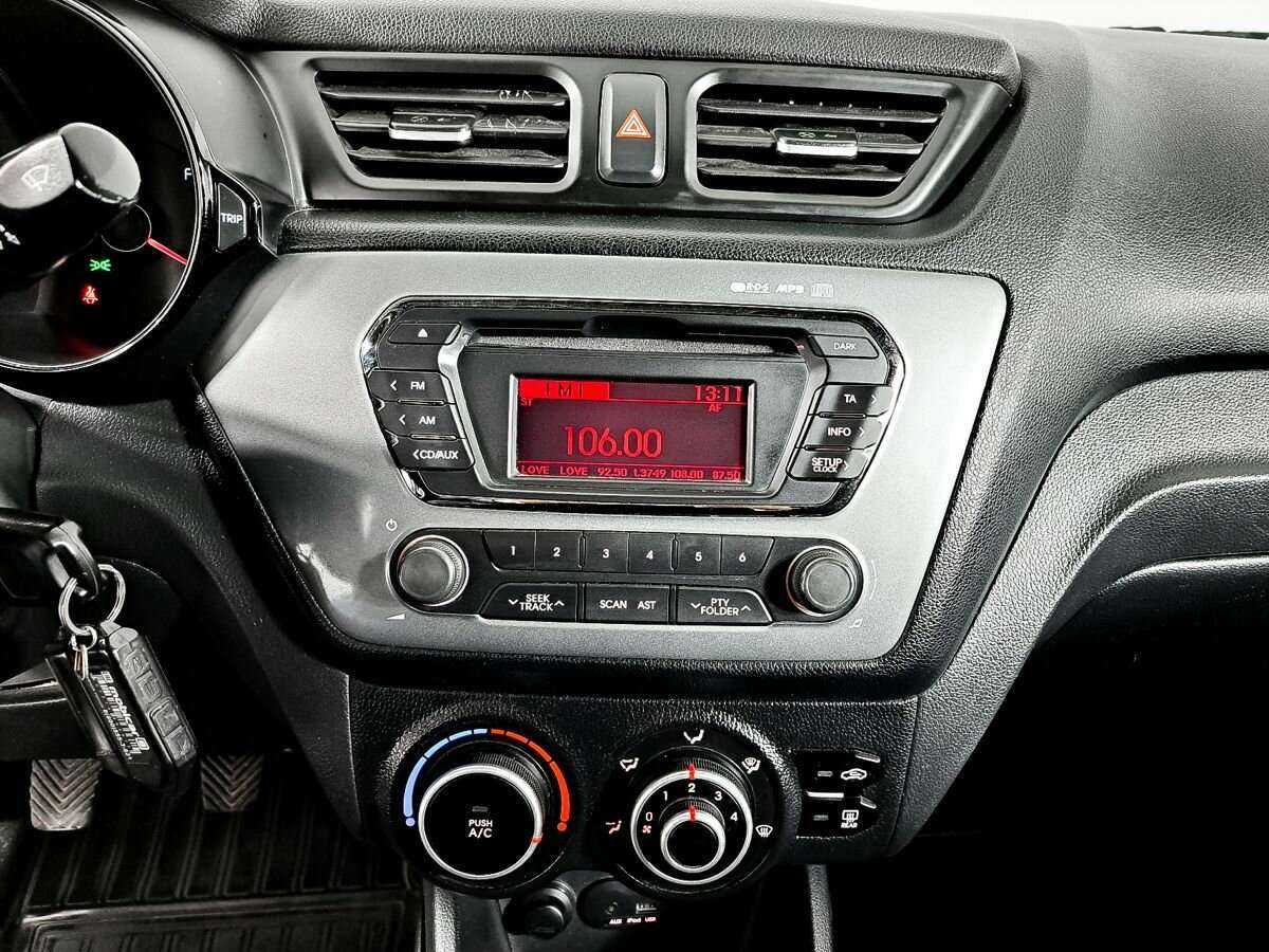Kia Rio с пробегом — 2015 год. Фото: #11
