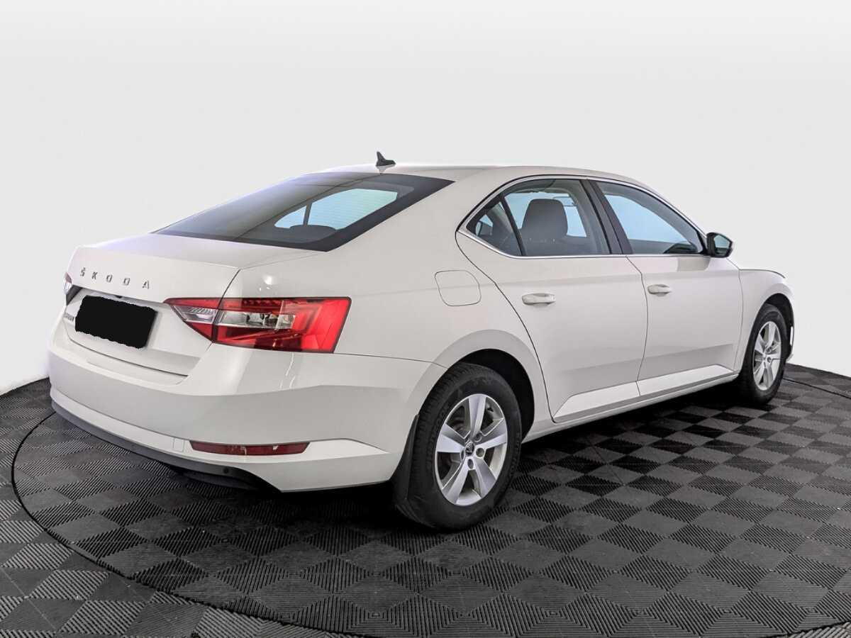 Skoda Superb с пробегом — 2021 год. Фото: #4