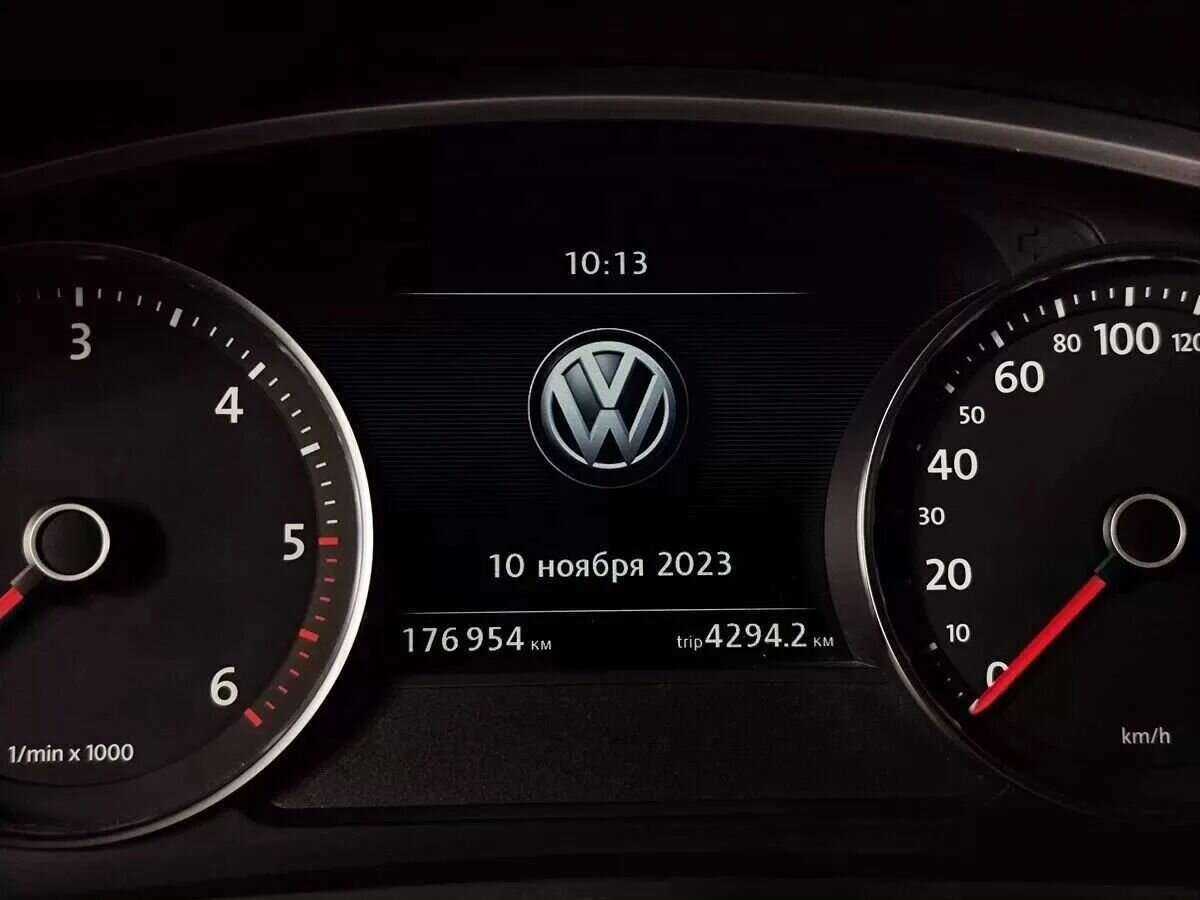 Volkswagen Touareg с пробегом — 2014 год. Фото: #6