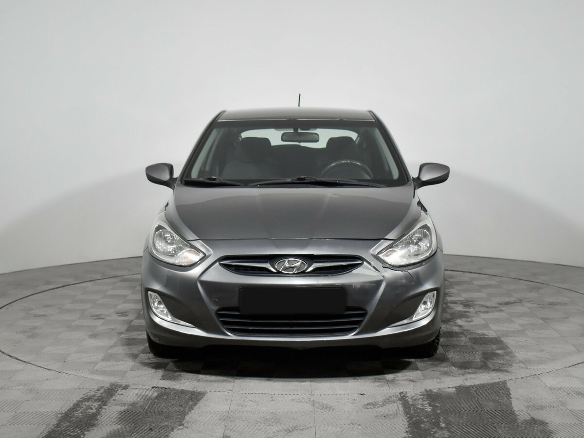 Hyundai Solaris с пробегом — 2012 год. Фото: #1