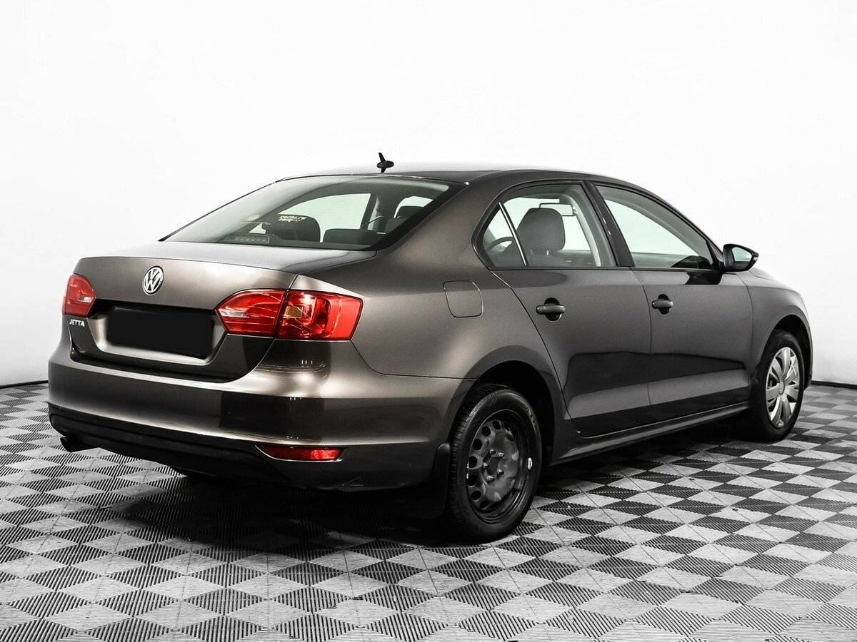 Volkswagen Jetta с пробегом — 2013 год. Фото: #4