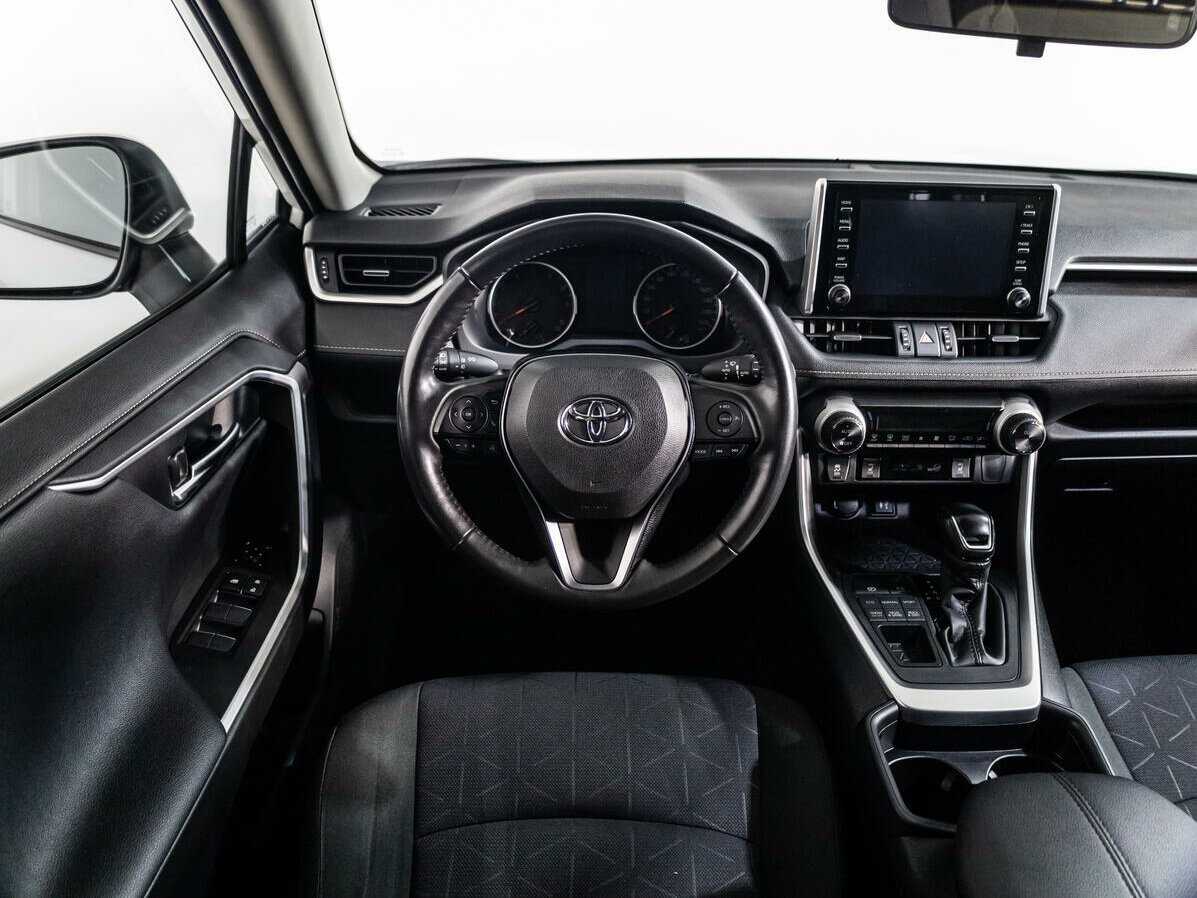 Toyota RAV4 с пробегом — 2020 год. Фото: #12