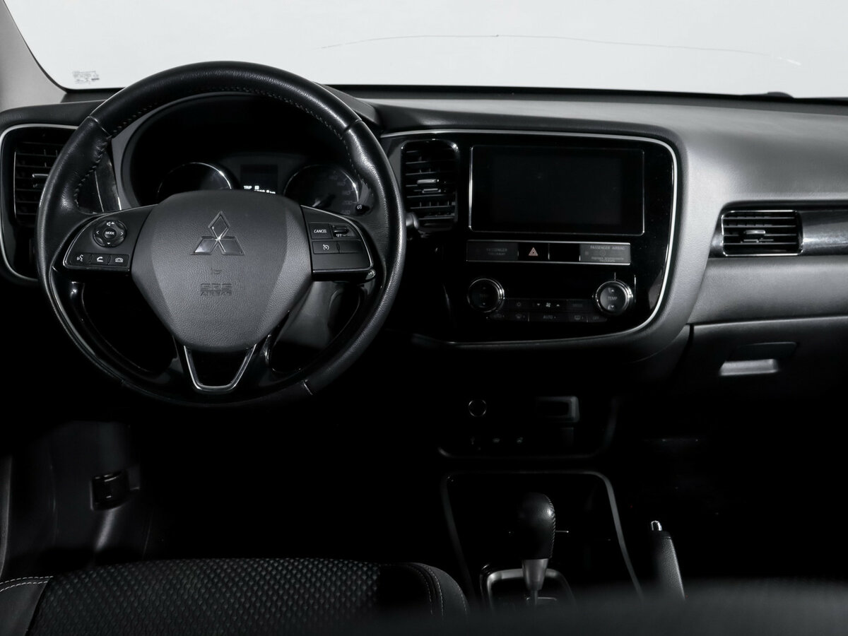 Mitsubishi Outlander с пробегом — 2019 год. Фото: #11