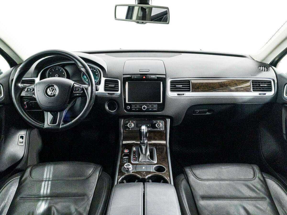 Volkswagen Touareg с пробегом — 2012 год. Фото: #10