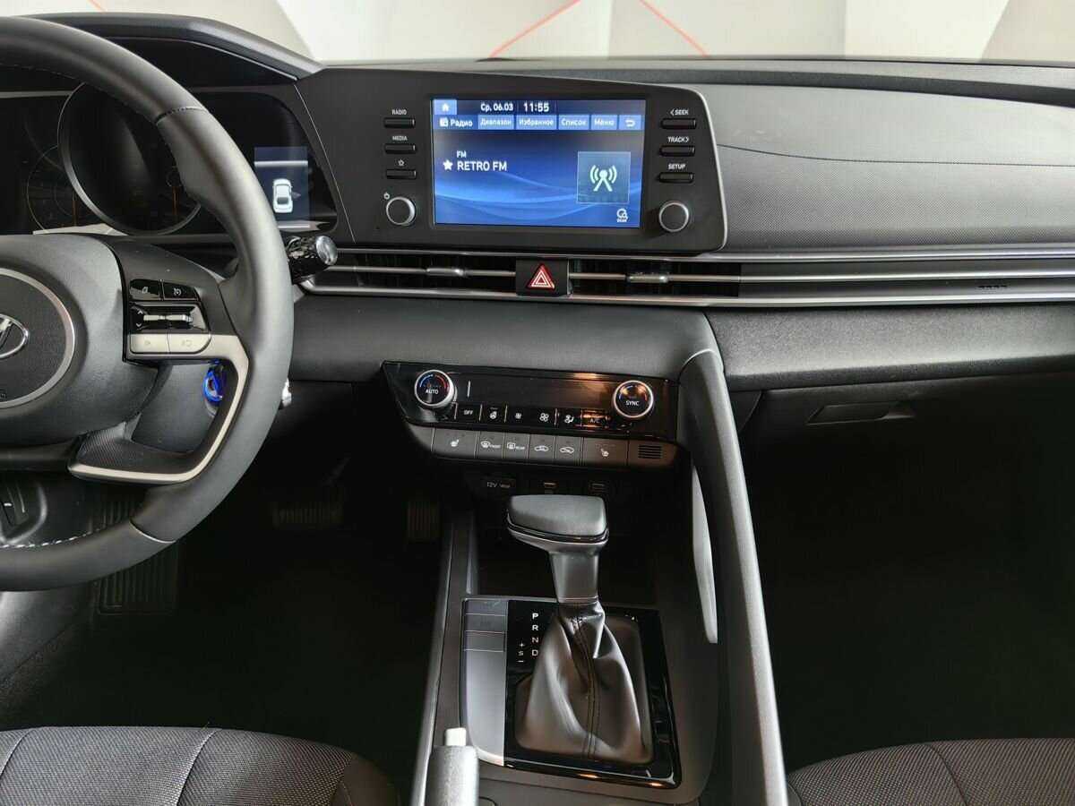 Hyundai Elantra с пробегом — 2022 год. Фото: #10