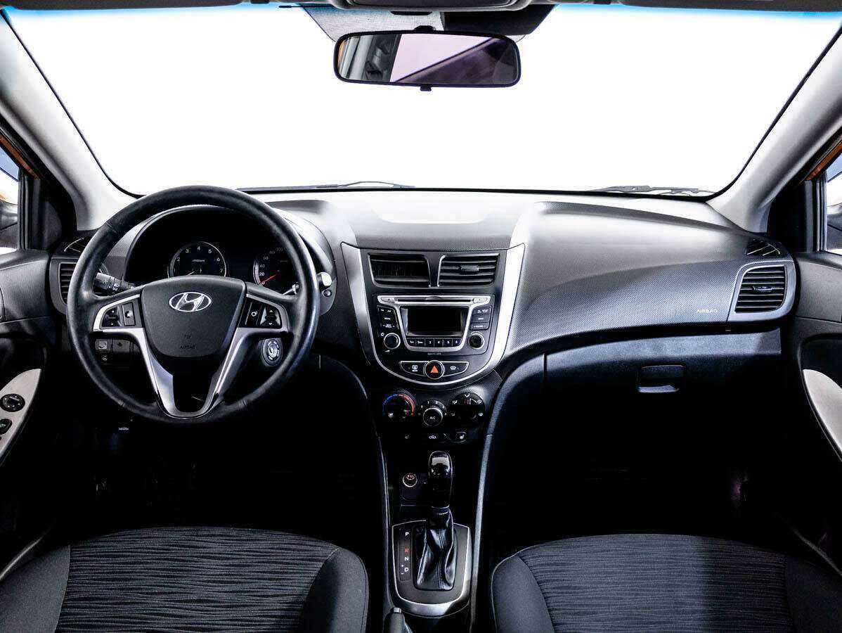 Hyundai Solaris с пробегом — 2014 год. Фото: #8