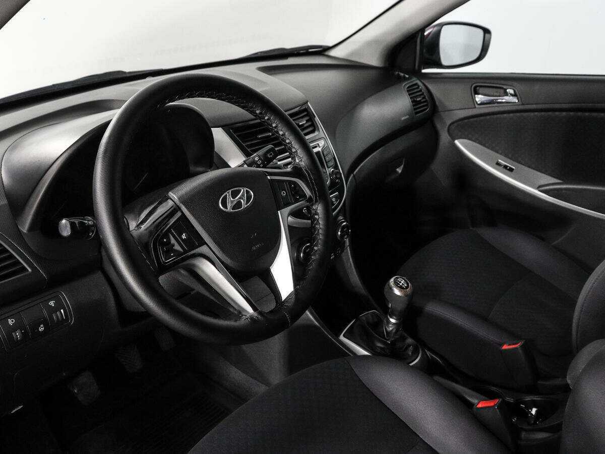 Hyundai Solaris с пробегом — 2013 год. Фото: #8
