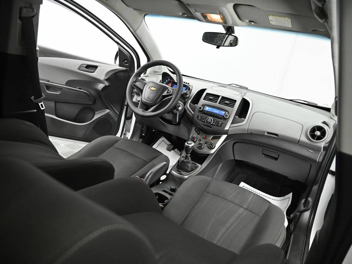 Chevrolet Aveo с пробегом — 2012 год. Фото: #10