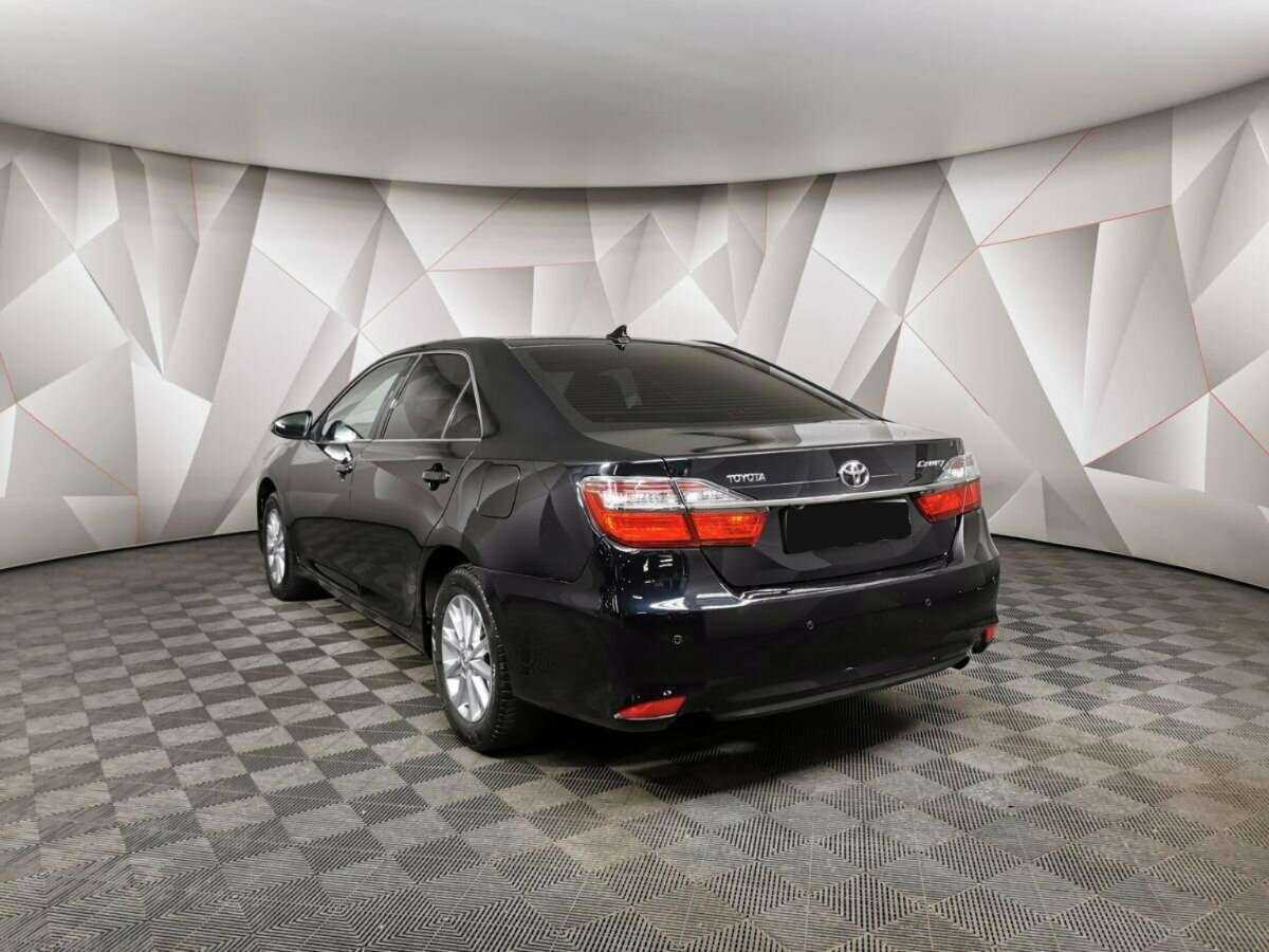 Toyota Camry с пробегом — 2017 год. Фото: #3