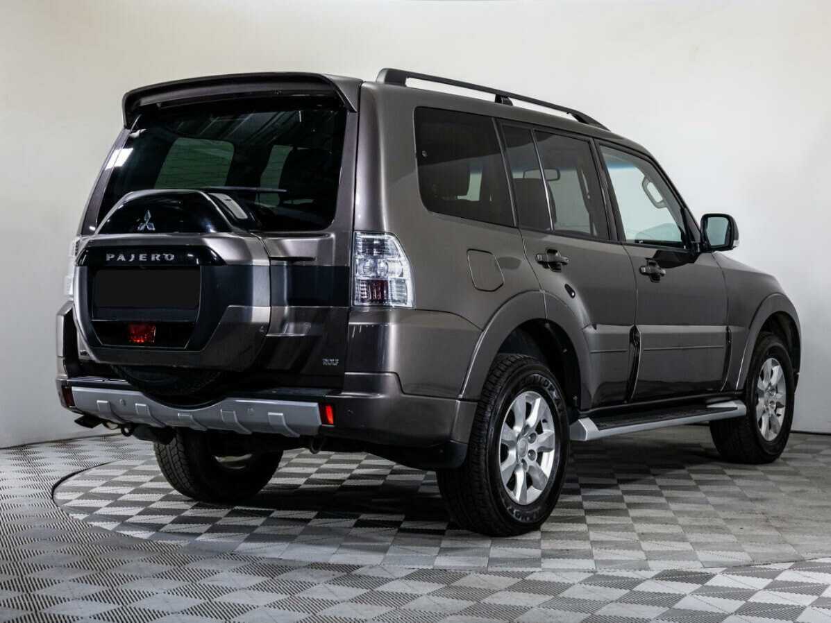 Mitsubishi Pajero с пробегом — 2015 год. Фото: #3