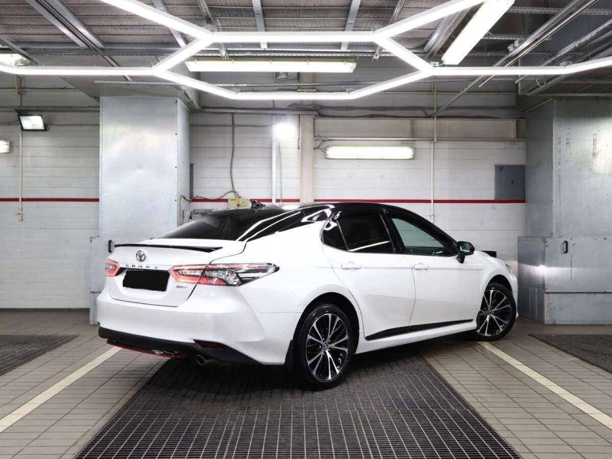 Toyota Camry с пробегом — 2020 год. Фото: #1