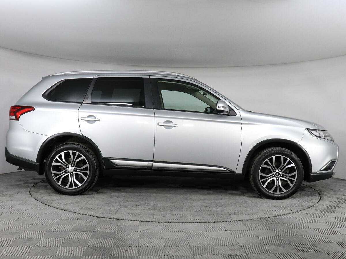 Mitsubishi Outlander с пробегом — 2017 год. Фото: #3