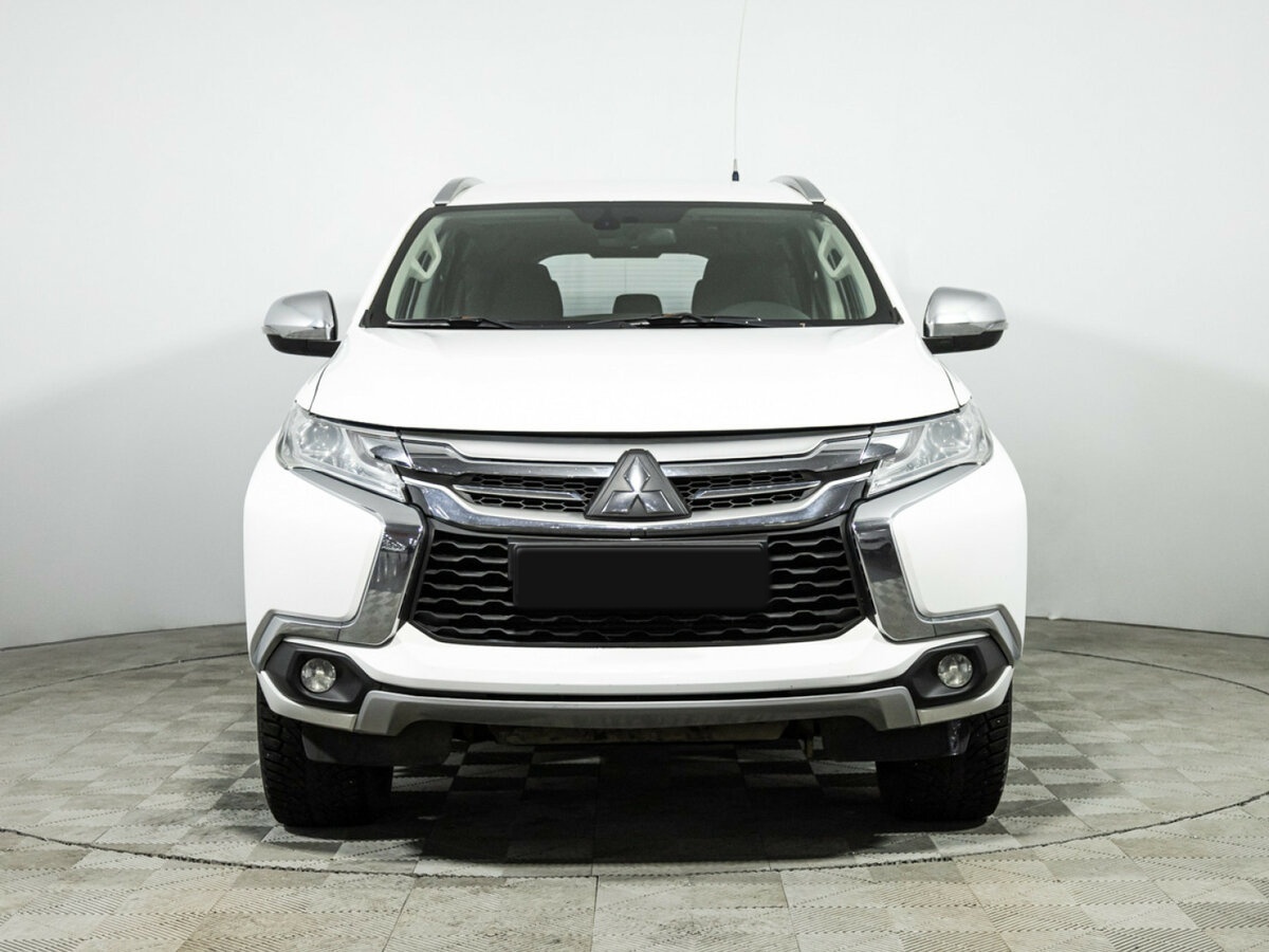Mitsubishi Pajero Sport с пробегом — 2018 год. Фото: #1