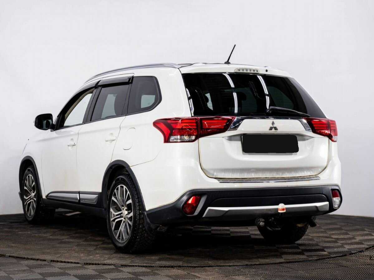 Mitsubishi Outlander с пробегом — 2015 год. Фото: #3