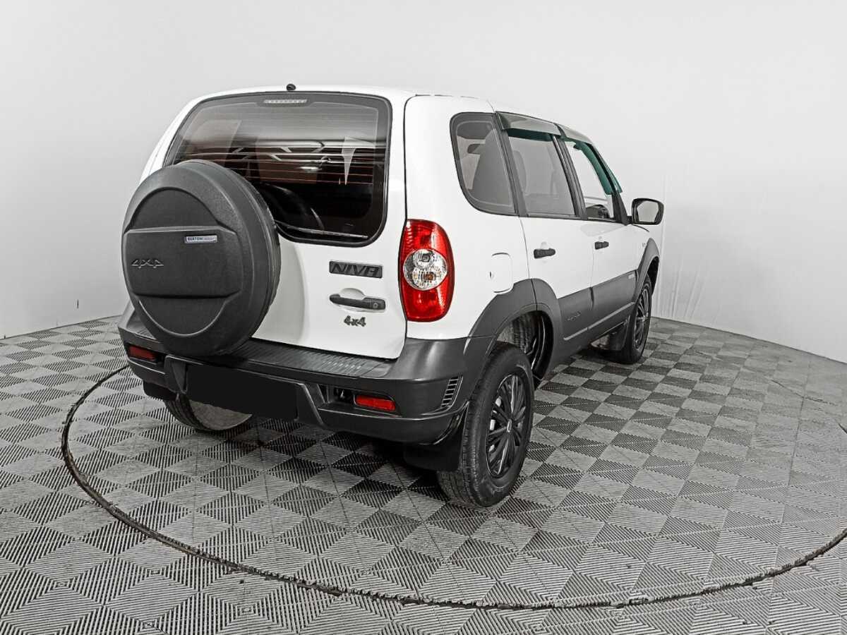 Chevrolet Niva с пробегом — 2015 год. Фото: #3