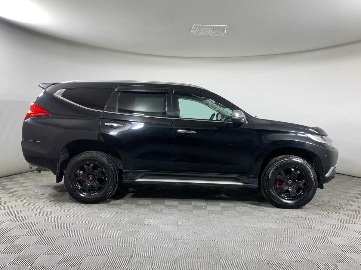 Mitsubishi Pajero Sport с пробегом — 2017 год. Фото: #3