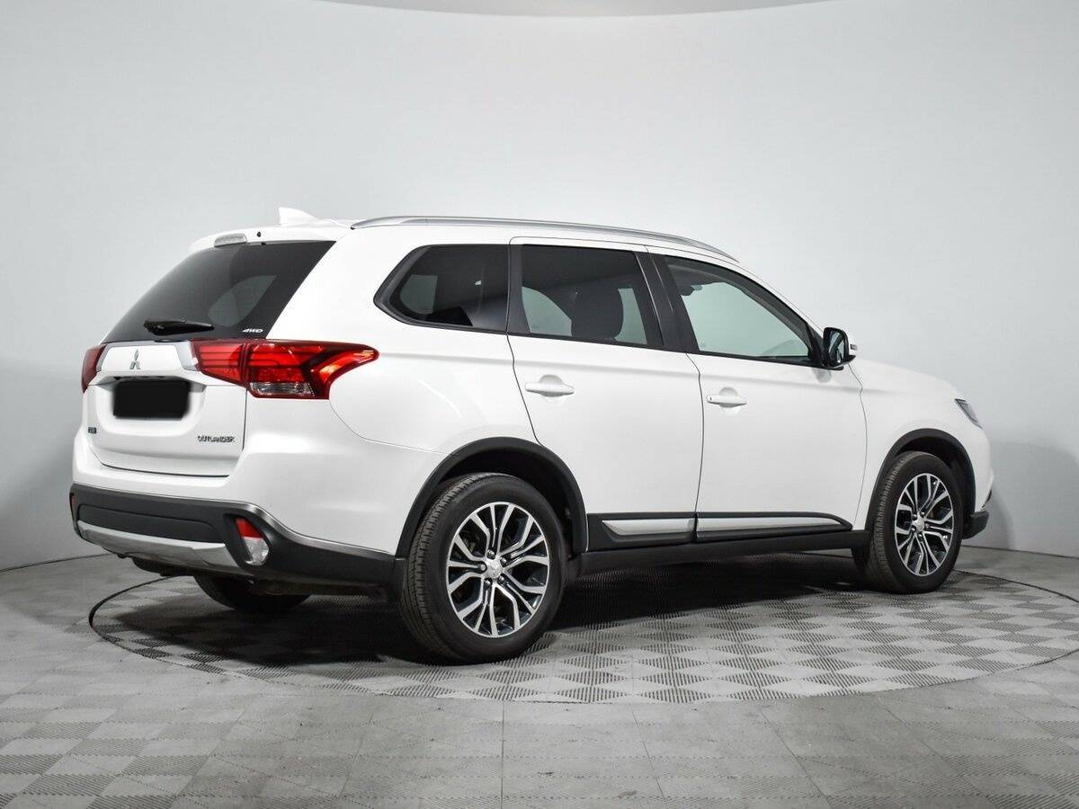 Mitsubishi Outlander с пробегом — 2018 год. Фото: #4