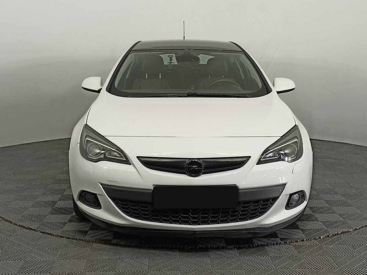 Opel Astra с пробегом — 2013 год. Фото: #1