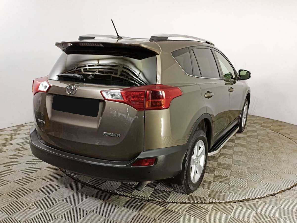 Toyota RAV4 с пробегом — 2014 год. Фото: #4