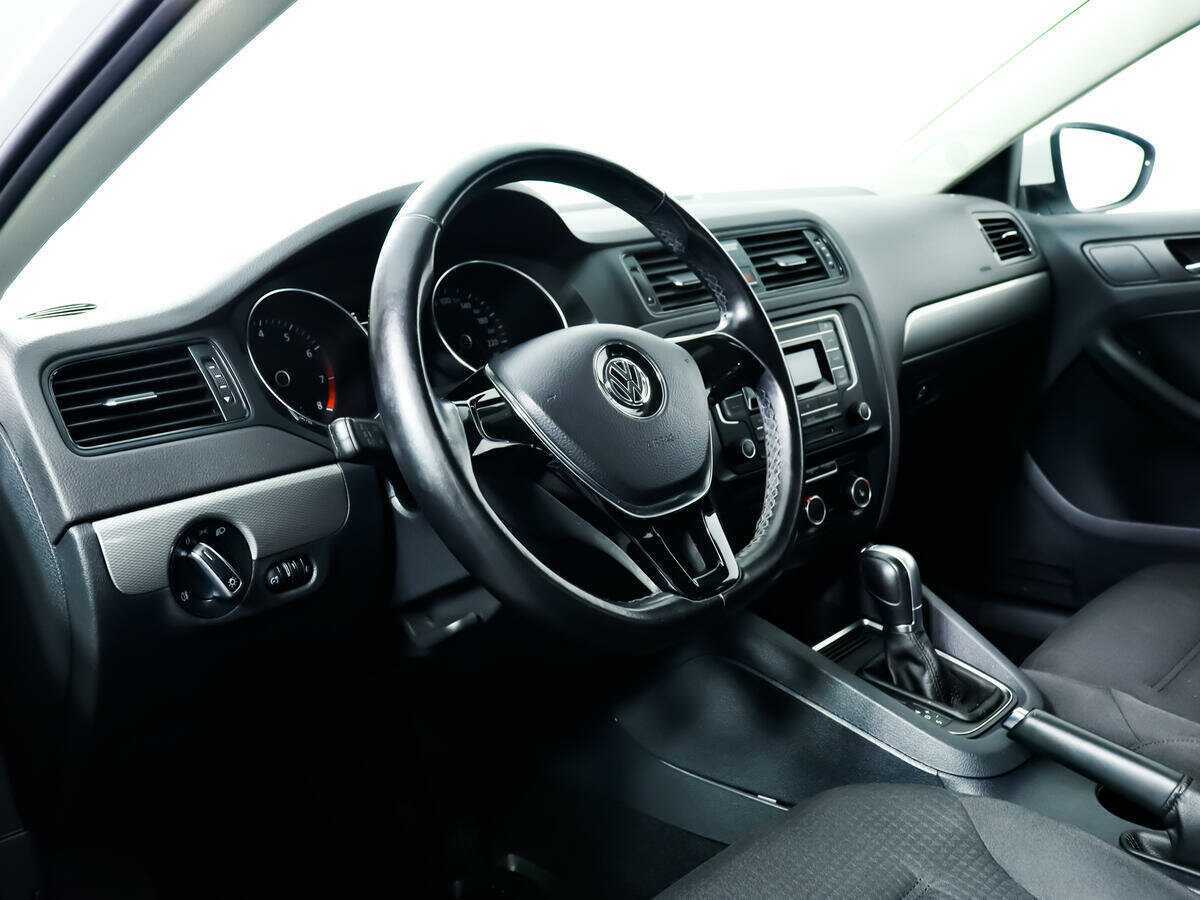 Volkswagen Jetta с пробегом — 2016 год. Фото: #10