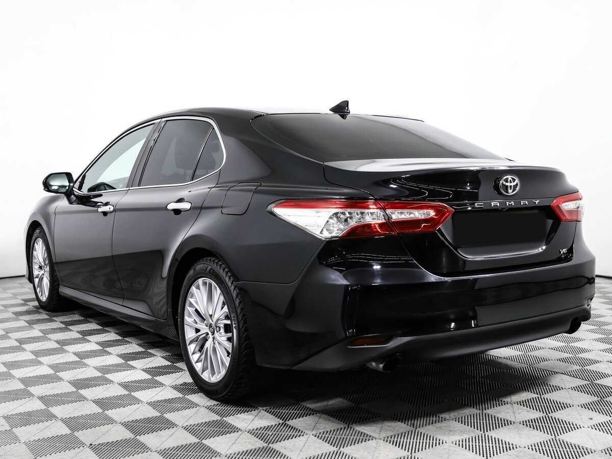 Toyota Camry с пробегом — 2018 год. Фото: #6