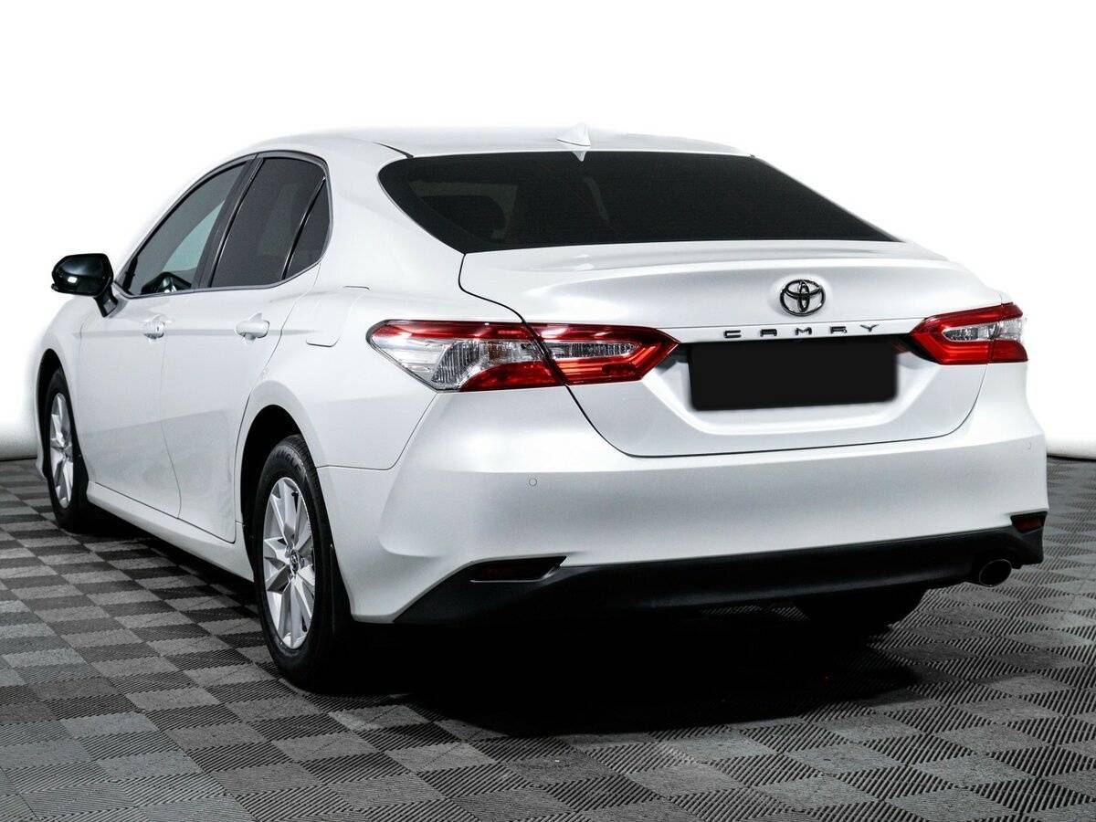 Toyota Camry с пробегом — 2019 год. Фото: #6