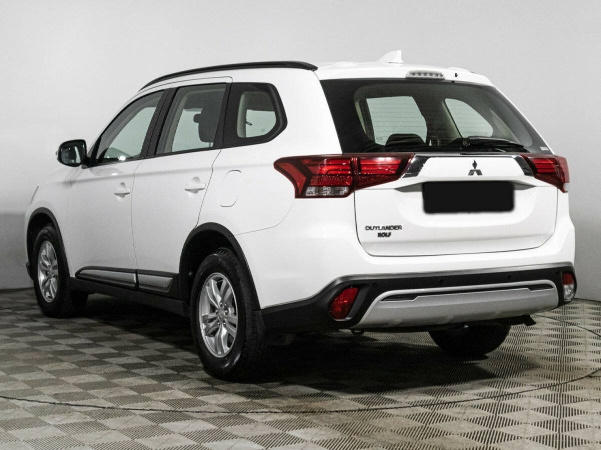 Mitsubishi Outlander с пробегом — 2022 год. Фото: #6