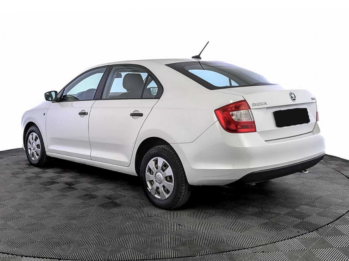 Skoda Rapid с пробегом — 2017 год. Фото: #6