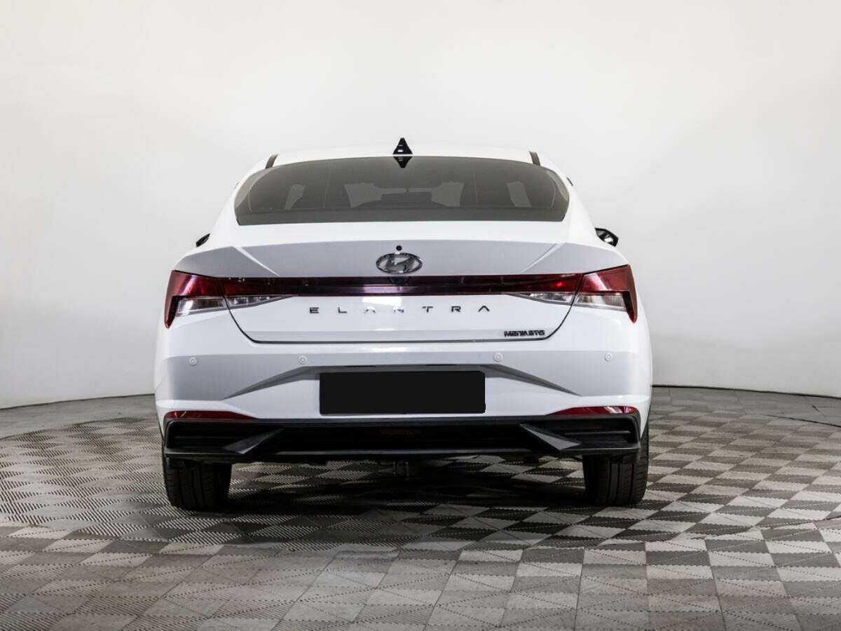 Hyundai Elantra с пробегом — 2020 год. Фото: #4