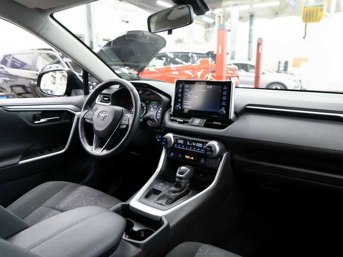 Toyota RAV4 с пробегом — 2019 год. Фото: #16