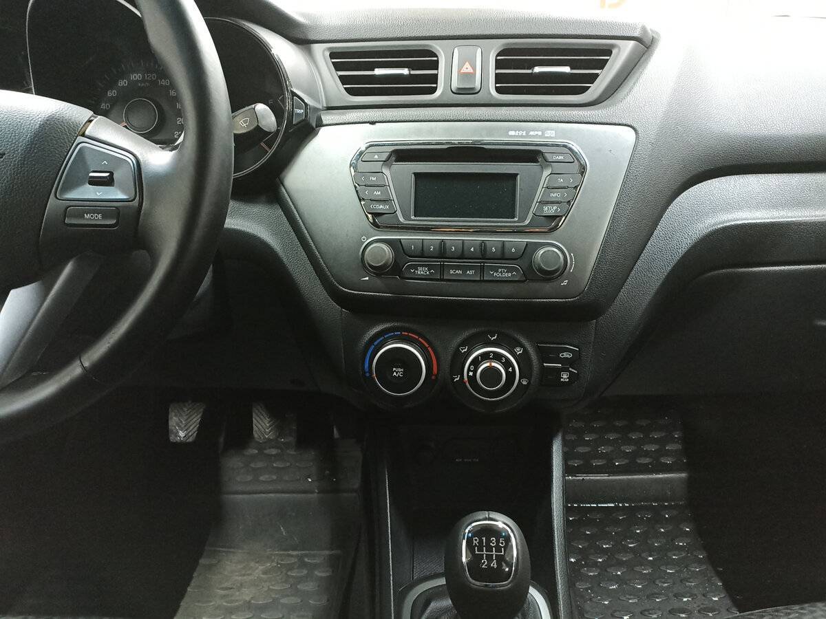 Kia Rio с пробегом — 2013 год. Фото: #14
