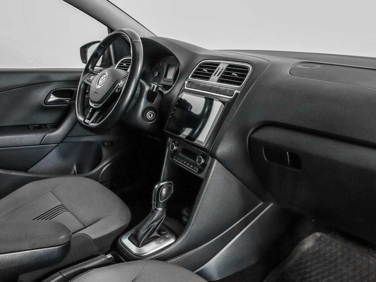 Volkswagen Polo с пробегом — 2016 год. Фото: #10