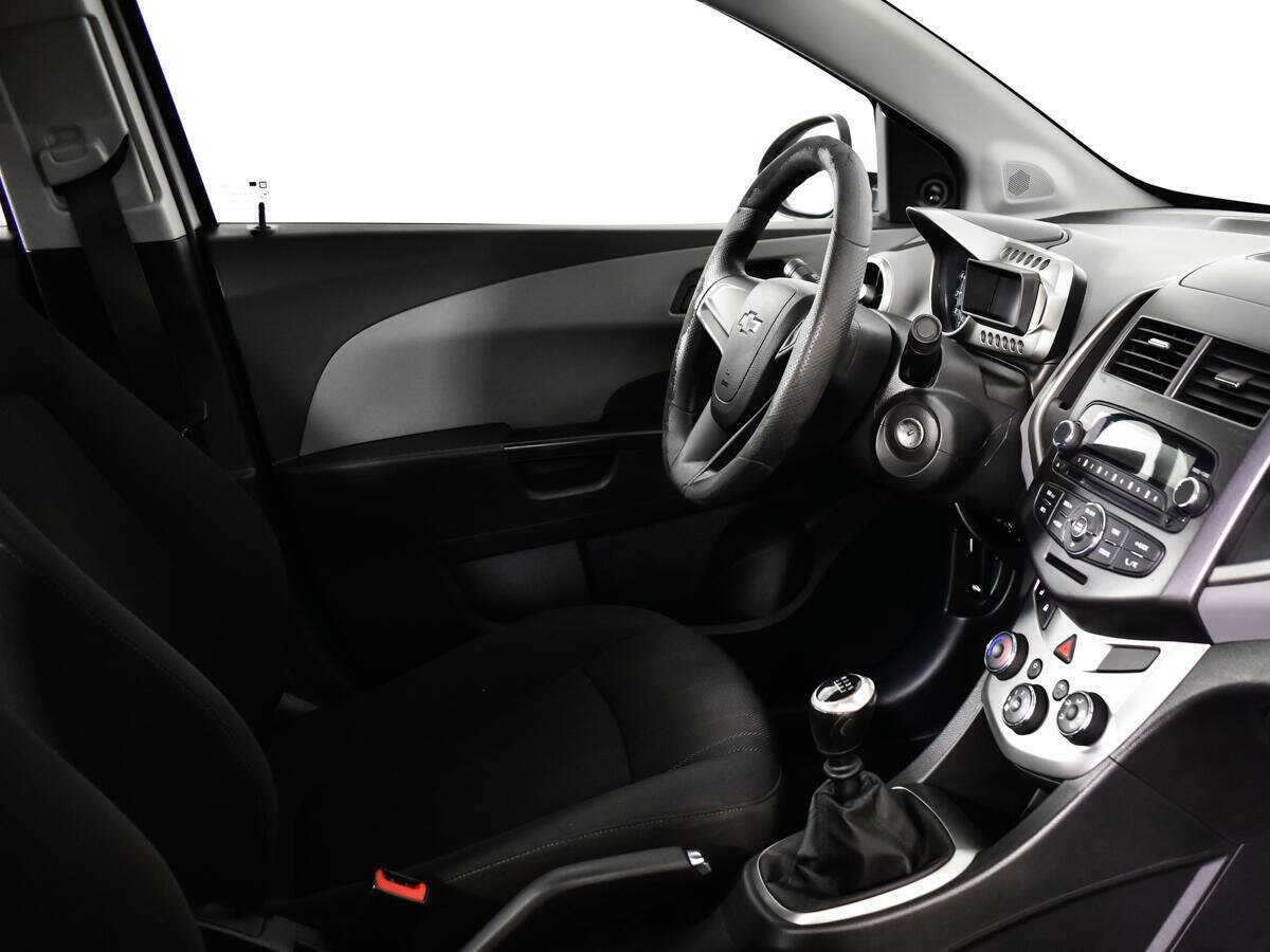 Chevrolet Aveo с пробегом — 2014 год. Фото: #6