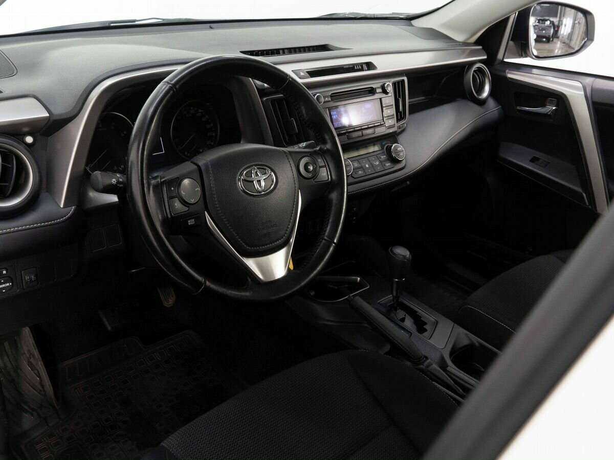 Toyota RAV4 с пробегом — 2018 год. Фото: #9