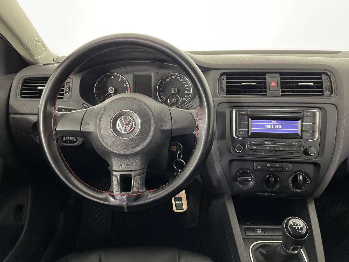 Volkswagen Jetta с пробегом — 2014 год. Фото: #9